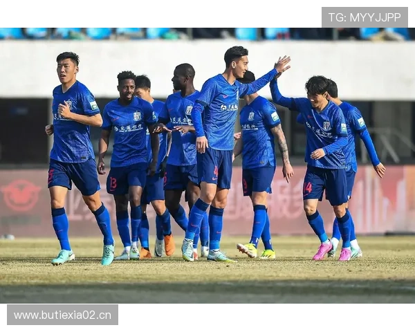 上海申花中场结构偏防守导致比赛节奏掌控受限，当前阶段球队稳定性面临考验