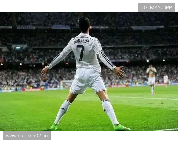 C罗的战术角色与进攻参与度:进球之外的数据影响力分析 C罗的战术角色与进攻参与度:进球之外的数据影响力分析