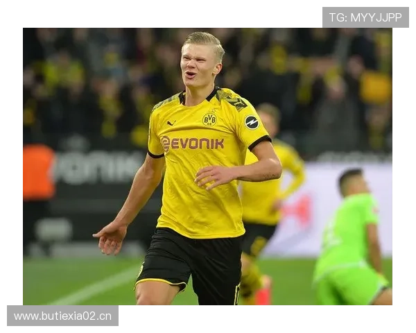 哈兰德街头随手拎个小包，标价能租我整套房